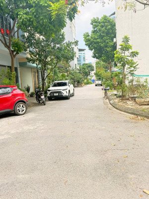 bán nhà 4 tầng đô nghĩa hà đông kinh doanh đỉnh .diện tích 50m, mặt tiền 5m ,giá chỉ 13,5 tỷ