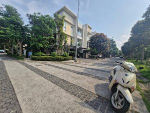 bán nhà thạch bàn, vũ đình tụng, 205m2, mt 42m, giá 43 tỷ, lô góc 3 mặt thoáng siêu đẹp thanh bình