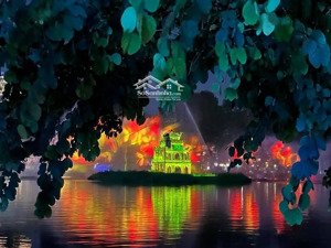 mặt phố vip - vị trí đẹp - kinh doanh sầm uất - thang máy - vỉa hè rộng- dòng tiền ổn - giá trị cao