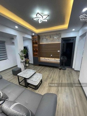 bán căn hộ phường bồ đề 2 pn , 1 pk bếp 42m2 gần phố , full nội thất , sổ đỏ chính chủ giá 3,5 tỷ