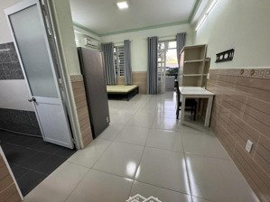 cho thuê phòng ban công full nội thất có thang máy khu trung sơn quận 7. giá 5,5 tr/tháng.trống sẵn