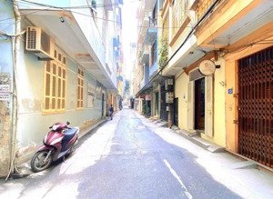 đường xuân thủy- cầu giấy hn. ngõ to thông- 2 ôtô tránh- mặt tiền lớn- 2 mặt thoáng- k/doanh.