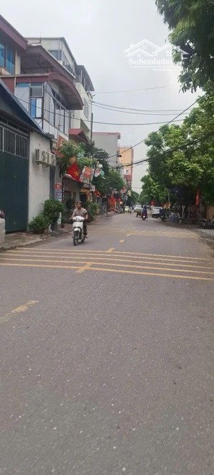 bá.n gấp nhà cấp 4 + sân rộng ở ngay cổ loa, đông anh