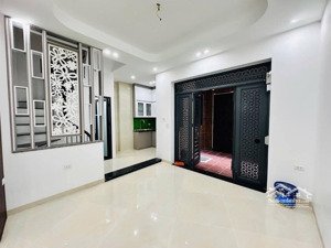 phố nhổn - nhà đẹp 6 tầng, sát ga tàu điện trên cao, đối diện đại học công nghiệp, đầy đủ nội thất