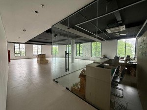 cho thuê văn phòng dt 200m mặt đường minh khai, cổng vào đường vin khu đô thị times city