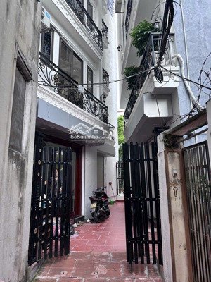 nhà đẹp trương định hoàng mai 5 tầng mới koong, full nội thất.
dt: 32m_5 tầng _ 3 ngủ. gần ô tô