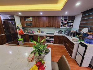 bán nhanh. lk 92m2 nhà 5 tầng. đường 17.5m. vỉa hè 5m. vị trí kinh doanh. gần trường marie curie.