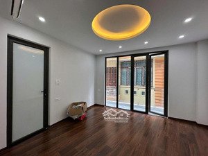 giá trị đầu tư cho căn nhà 5 tầng với dt 64m2- long biên- đường to- gần aeon mall. giá bán 13 tỷ