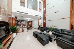 biệt phủ bồ đề dân xây phân lô oto thang máy, gia đình chuyển sang biệt thự cần nhượng lại