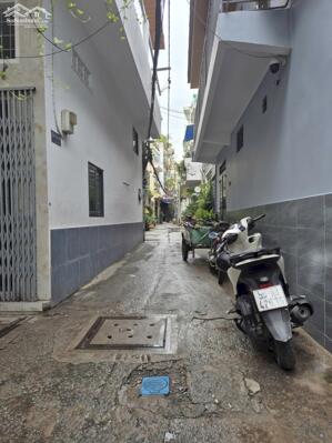 Nhà còn mới 3 tầng 2 mặt hẻm, 3.8x8m, 29m2, Lạc Long Quân, 4.1 tỷ TL