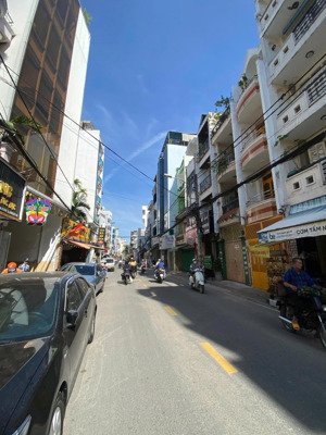 bán nhà mặt tiền quận 10, chỉ nhỉnh 8t, 3.13x10m, kc: 3 tầng mới, đang cho thuê 30tr/th.