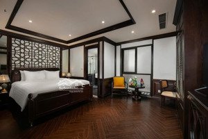 bán lô góc mp.lac long quân dt 85m2 x 3t mt 9m ,hè rộng, quy hoạch ổn định