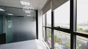 văn phòng mặt tiền ung văn khiêm ,dt 95m2 lầu 5 , sàn trống bàn giao ngay.