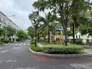 bán gấp nhà 3 tầng view công viên solar city tt 1.2 tỷ nhận nhà góp 12 tháng không lãi