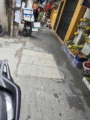 cầu giấy nhà lô góc. 42m 5 tầng. 9.5 tỷ. đường trước nhà 3m.