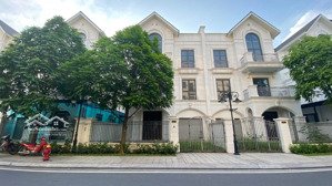 biệt thự song lập khu san hô 133,5m2 đông nam, gần hồ giá tốt vinhomes gia lâm