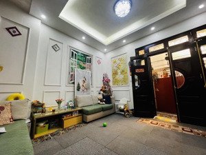 hơn 6 tỷ , võ thị sáu , nhà dân tự xây chắc chắn , 32m2 - 3 tầng , ngõ 3 gác đỗ tận cửa