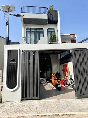 nhà bửu long xây mới trệt lầu sổ riêng 5x20m thổ cư. 1 sẹc đường lớn - tặng nội thất