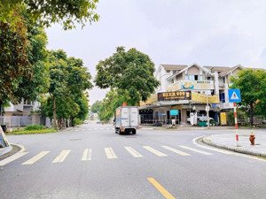 giảm chào 2 tỷ,cần bán gấp biệt thự văn phú,view vườn hoa dt 260m -mt :15 m,nhỉnh 3x tỷ