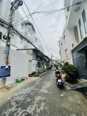 5t750! nhà cấp 4 lạc long quân, gần bv thống nhất 4x16m, cn 86m giá siêu tốt!