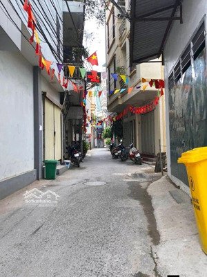 bán nhà khu #đức_diễn, nhà mặt tiền hơn 5m, dân xây kiên cố, thoáng 2 mặt diện tích 41m2, giá 6.