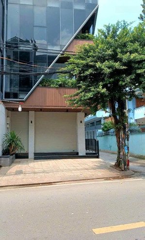 cần cho thuê nhà góc 2mt đường hoàng sa p.8 q.3