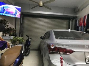cho thuê nhà thạch bàn gần chợ đồng dinh 30m x 4.5 tầng, ngõ ô tô đỗ cửa, xe ô tô để trong nhà