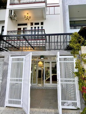 cho thuê nhà 4 phòng ngủ full nội thất khu mỹ gia giá 13,5 triệu/tháng