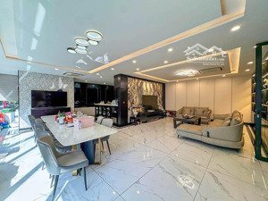 cho thuê biệt thự hiện đại 3 phòng ngủ có lối ô tô và sân thượng rộng tại tây hồ