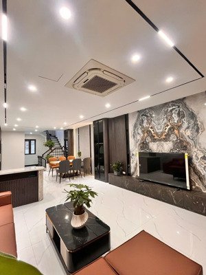 siêu phẩm ngay aeon mall long biên chỉ 1 căn 6 tầng thang máy lô góc 3 thoáng 54m2- 11.68 tỷ