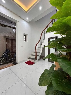 nhà đẹp, 20m ra mặt hồ văn chương, ngõ thông, lô góc, 27m2*5t 7,6m mt giá 6,5 tỷ