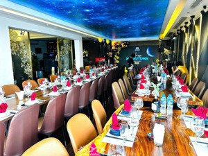 cho thuê nhà mặt phố tô vĩnh diện , mặt tiền 5.5m dt 110m x 3 tầng , phù hợp mọi mô hình