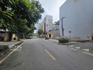 bán nhà ngọc thụy, 70m ,4 ngủ,ô chờ thang máy,15 m ra 4 ô tô tránh,chỉ 10 xty