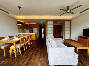 bán toà nhà 52 tô ngọc vân tây hồ căn hộ dịch vụ 165m2 x 10 tầng, oto, dòng tiền 500tr