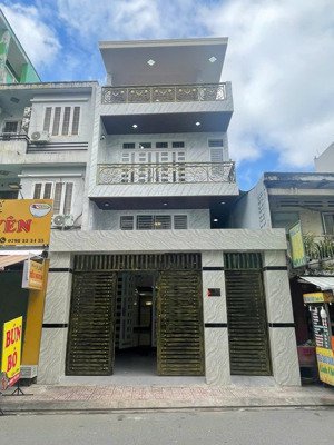 bán nhà góc 2mt hẻm xe hơi 8m lạc long quân ,dt :6.5x18m ,3 tầng giá chỉ 13.9 tỷ (lh :kim )