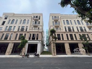 chính chủ cần bán căn liền kề ngôi sao mặt vườn hoa và chung cư giá tốt nhất thị trường