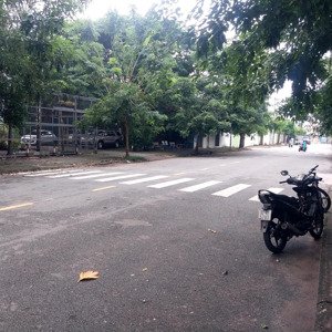 bán nhà ngay celadon, aeon tân phú, đường 5m ô tô, 3 tầng, không lộ giới, sát đường 10m, nhỉnh 5 tỷ