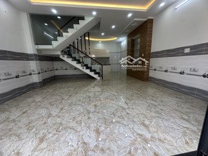 chỉ còn một căn duy nhất - ngang lớn 5m7 ngay hương lộ 2 bình tân, giá nhiệt : 6 tỷ 3