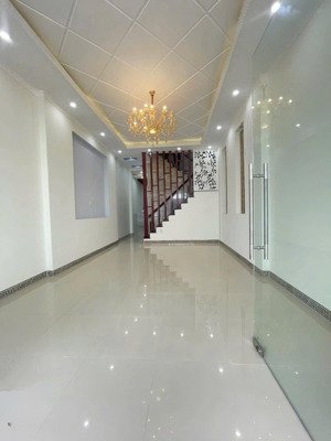 cho thuê nhà trệt 2 lầu mới đẹp có máy lạnh thuận tiện ở kinh doanh vp công ty nhà kdc hưng phú