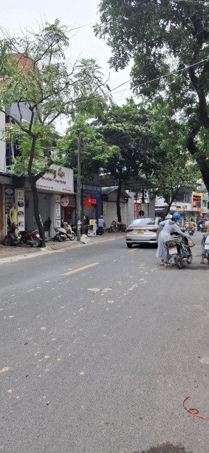 chủ cần bán nhà 62m2, 3 tầng, nhà phân lô, ngõ thông, đường rộng thênh thang, ô tô tải tránh