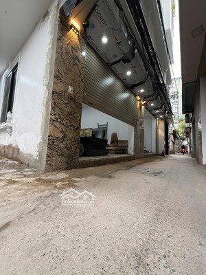 bay nhanh lô góc ngõ thông 6 tầng thang máy cách mặt phố hoàng quốc việt kéo dài chỉ 5m