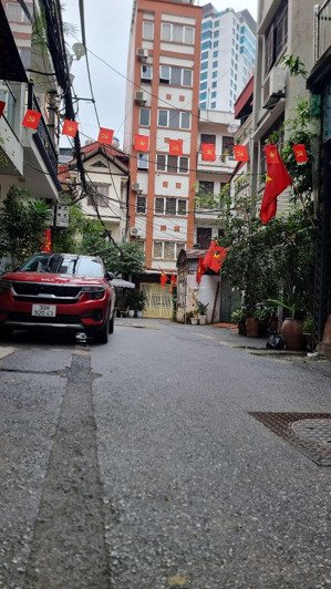 vị trí vàng của quận - 2ô tô tránh vào nhà - 10m ra mặt phố chính - kinh doanh đa ngành - chính chủ