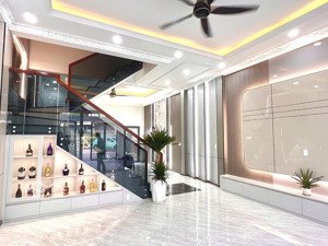 nhà mặt tiền nguyễn đức thiệu ngang 5.5m full nội thất cao cấp vừa ở vừa kinh doanh- sân trươc sau