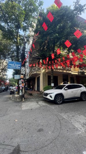 cho thuê mặt bằng tầng 1 hoàng quốc việt, cầu giấy, 22m2, lô góc đẹp, giá rẻ 11,5tr/th