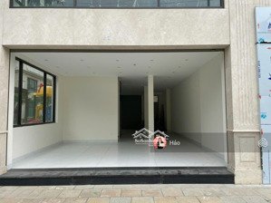 bán nhà tại 116 nhân hòa, dt sổ 80m2, vuông vắn. giá 24 tỷ. cách phố lớn 30m. gần trường học