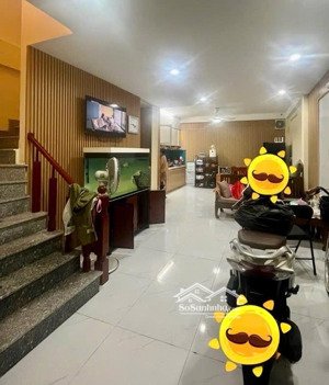 hiếm - mặt ngõ nông - gần ôtô tránh - thoáng trước sau - chỉ 9,8 tỷ sở hữu 45m2 lạc long quân