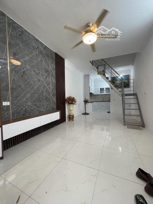 bán nhà phố lĩnh nam hoàng mai, gần phố, ngõ thoáng, 24m2 x 2 tầng, 1.5 tỷ