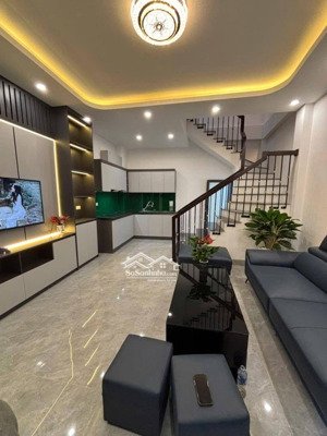 siêu phẩm- ô tô đậu trước nhà _ bạch đằng.