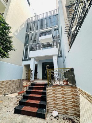 cho thuê nhà mặt tiền thăng long- nguyễn trọng lội p4 q.tb ngang 8x30m hầm 4 lầu tm 100tr/tháng