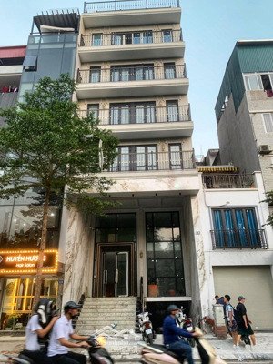 cho thuê lô góc mp láng hạ: 120m2 x 2 tầng, mt chính: 7m, nhà mới, có hầm, thang máy lh: 